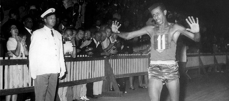 "לרוץ ולספר": הסיפור של אבבה ביקילה, הרץ ששינה את ההיסטוריה